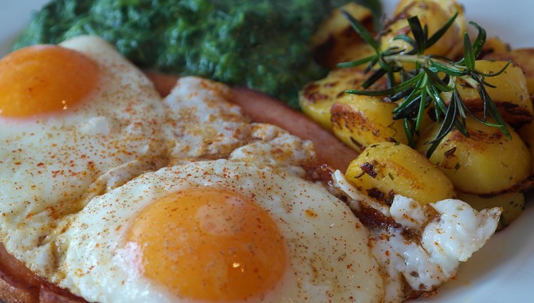 Potato Recipe - Roasted Potatoes with Ham, Fried Eggs and Spinach