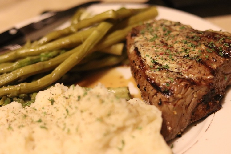 Garlic Mashed Potatoes with Steak and String Beans Recipe