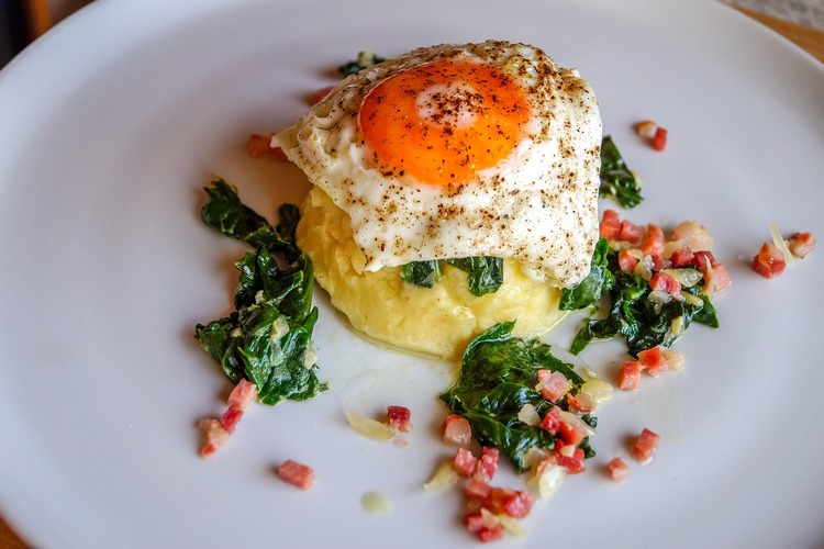 Mashed Potatoes with Spinach, Fried Egg and Bacon - Potato Recipe